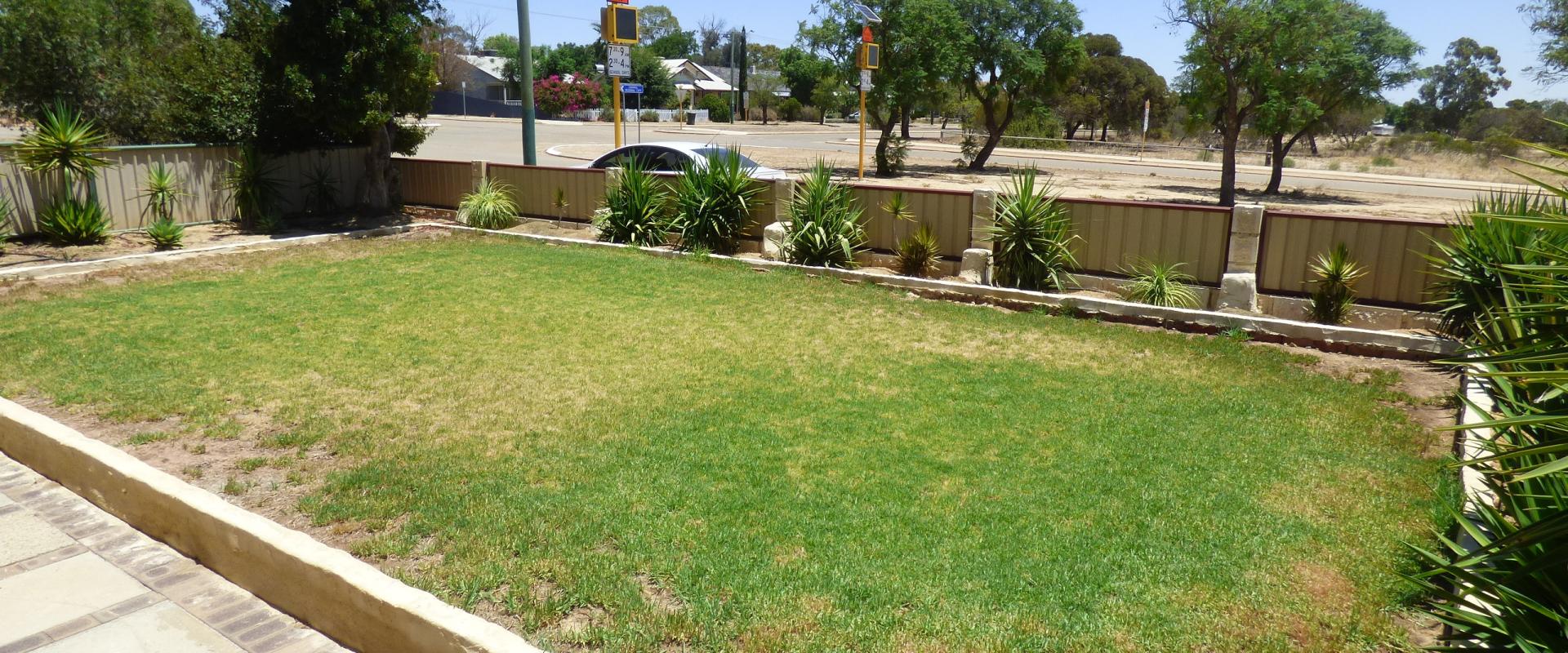 Tony Maddox Real Estate Close to Merredin College 3 x 1 Rental