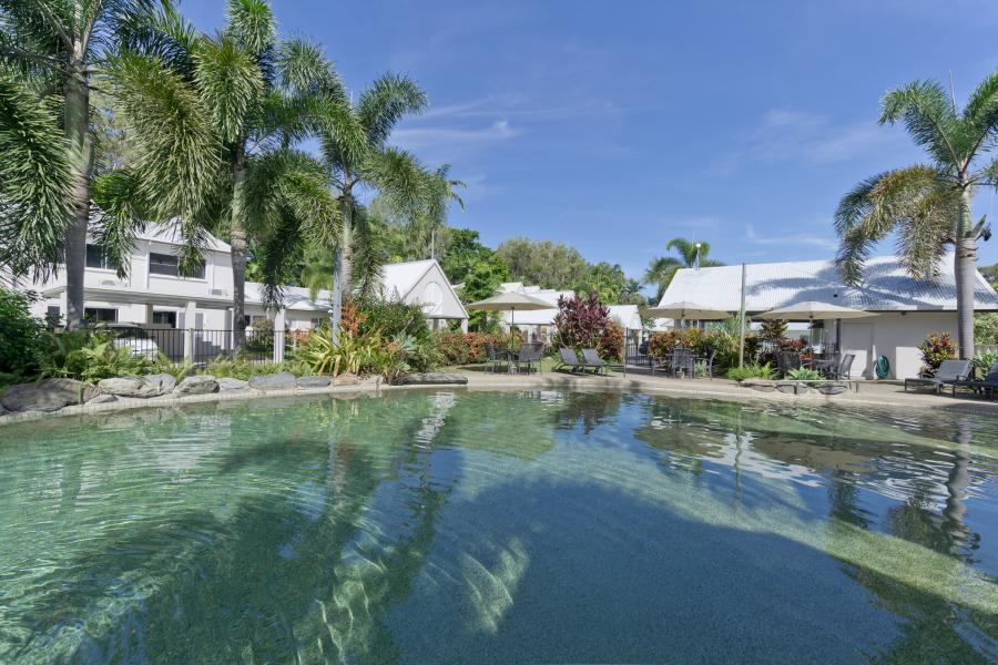 Barrier Townhouse - Pool & Walk to Beach