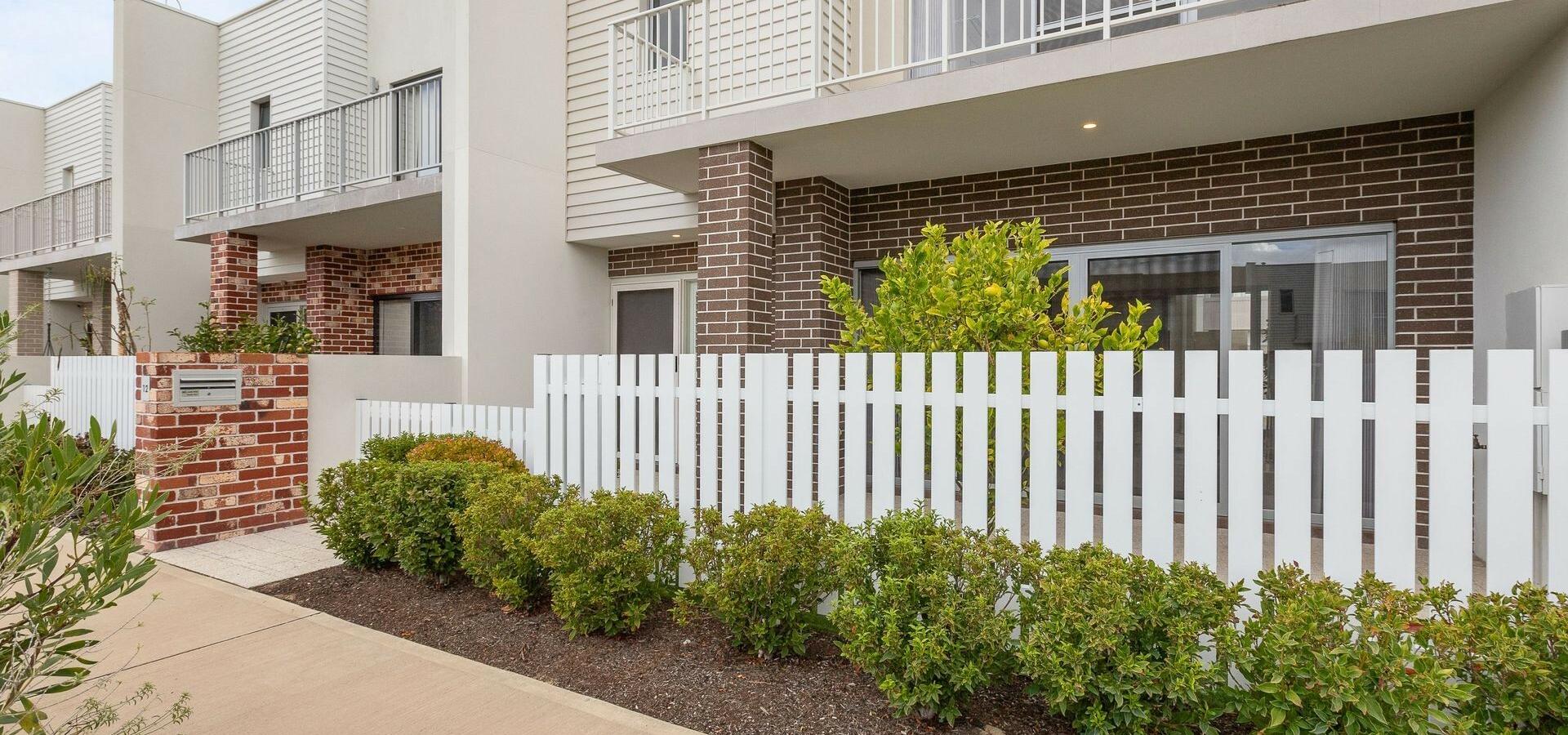 Stylish Dale Alcock-Built Home Overlooking Parklands.