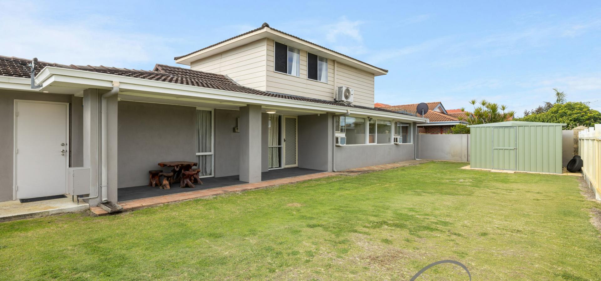 ZONED R30 POTENTIALLY SUBDIVIDABLE RHSZ HOME!