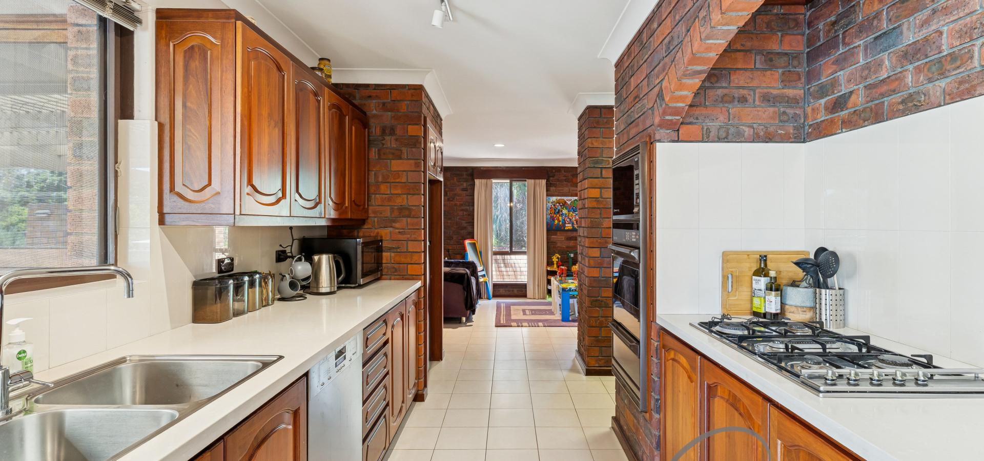 WELL PRESENTED HOME CLOSE TO AMENITIES!