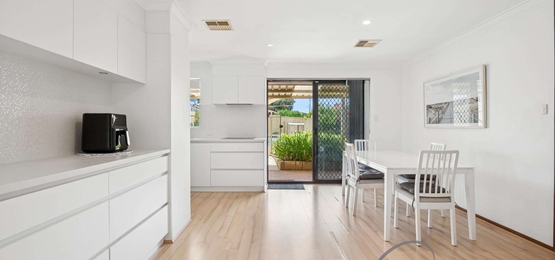 RENOVATED HOME CLOSE TO WILLETTON SENIOR HIGH SCHOOL ZONED R40 POTENTIALLY SUBDIVIDABLE BLOCK!