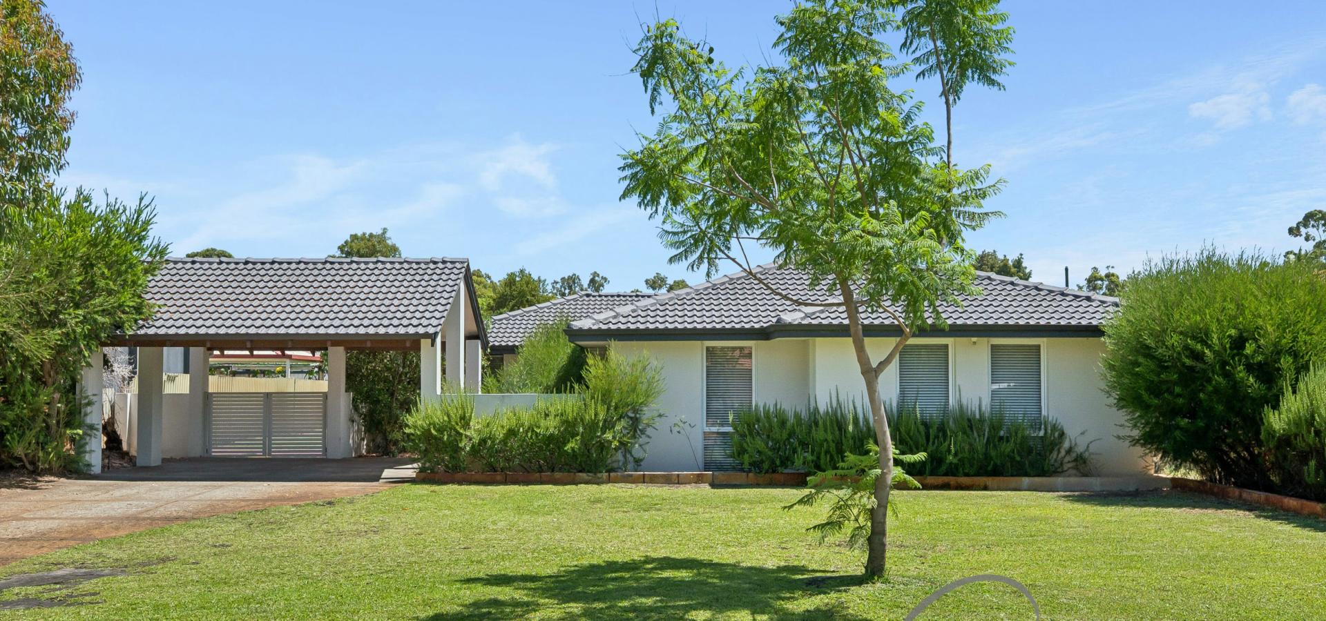 LOVELY HOME WITHIN OBERTHUR PRIMARY & OPTIONAL WILLETTON HIGH SCHOOL ZONES!