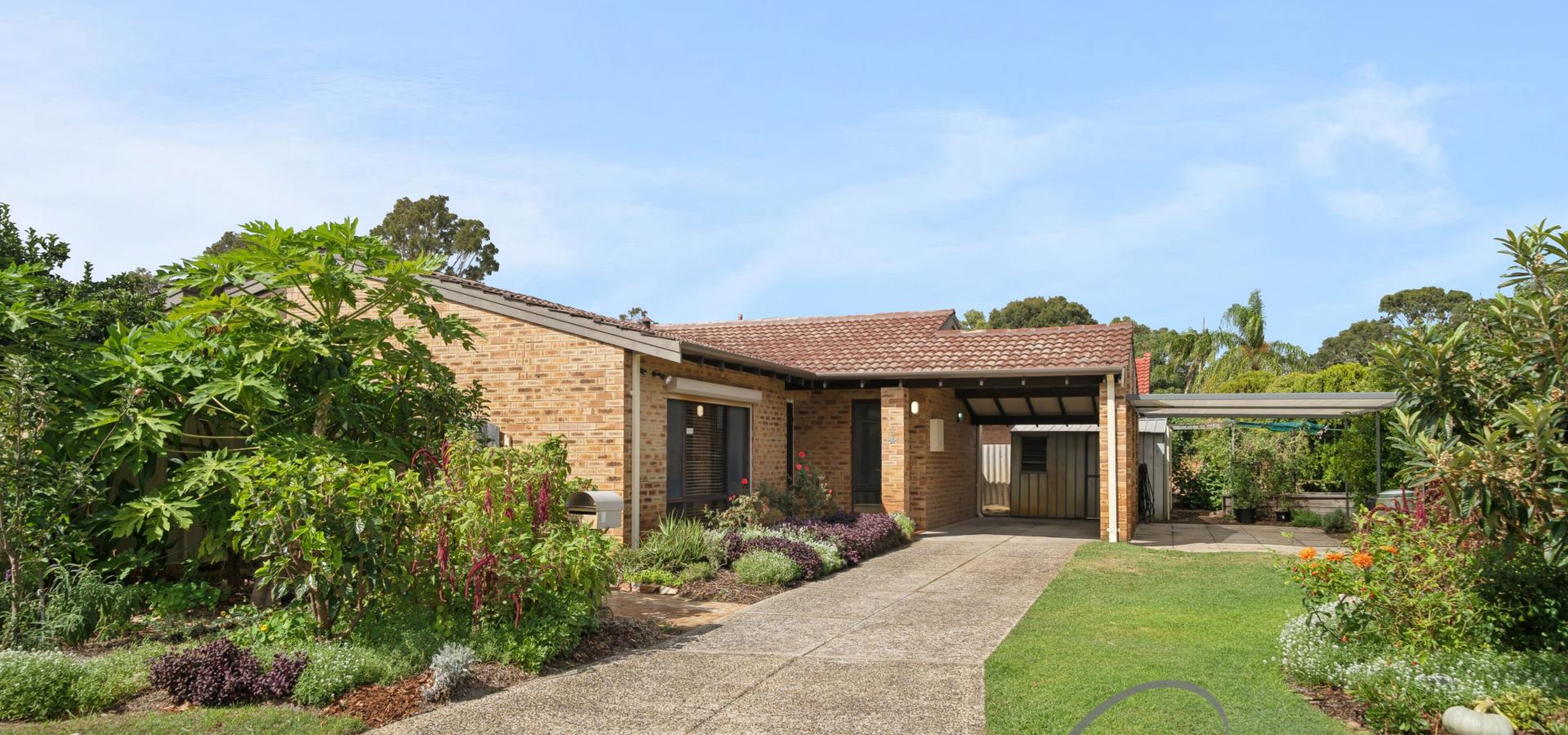 IMMACULATE HOME IN OBERTHUR ZONE ON POTENTIALLY SUBDIVIDABLE CORNER BLOCK!