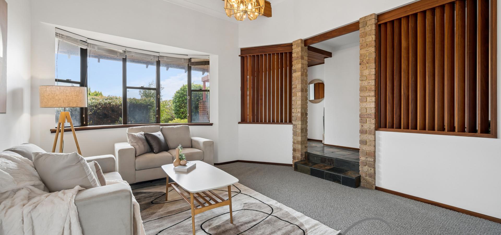 WELL PRESENTED ELEVATED HOME CLOSE TO SCHOOL!