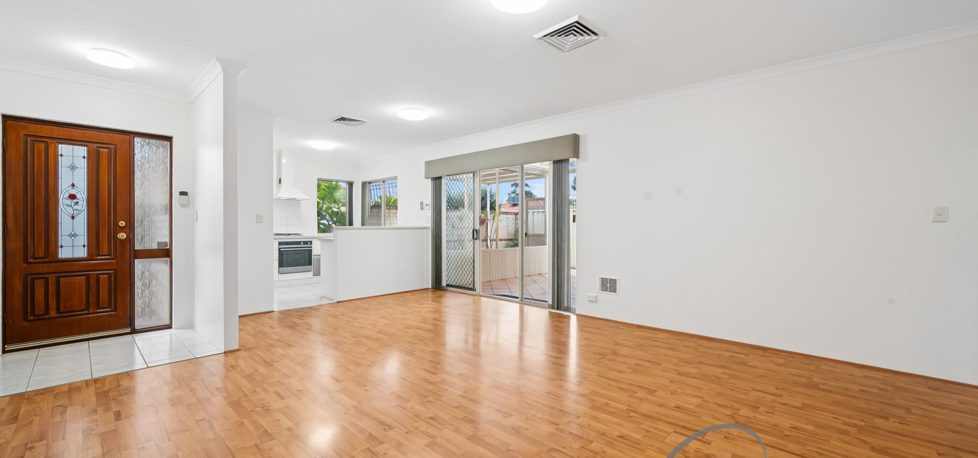 BEAUTIFULLY PRESENTED OVER 55’s VILLA!