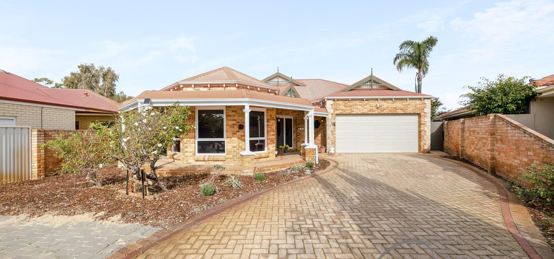 EXCEPTIONAL FAMILY LIVING IN A PRESTIGIOUS RHSZ LOCALE