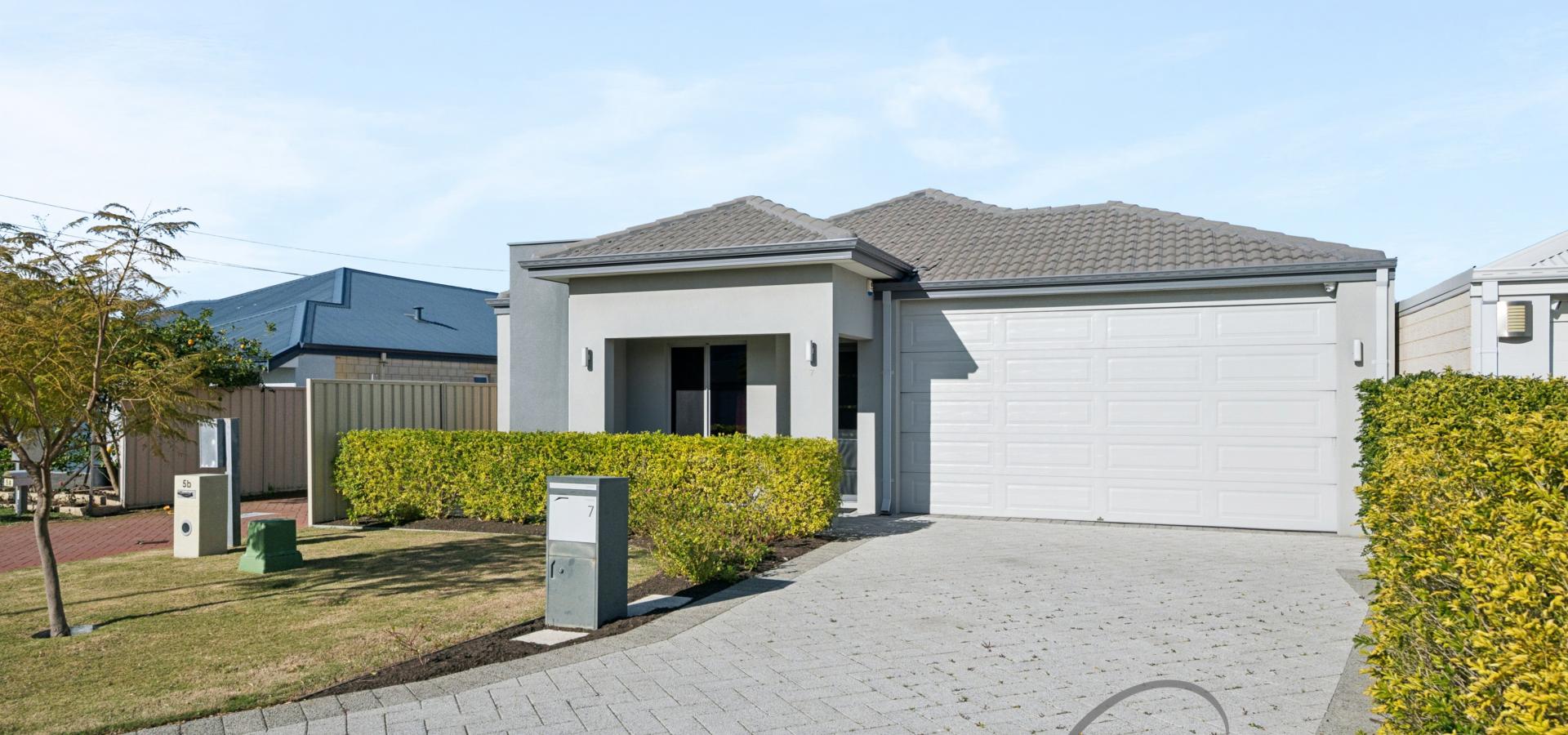 BUILT CIRCA 2019 EASY CARE WHSZ HOME