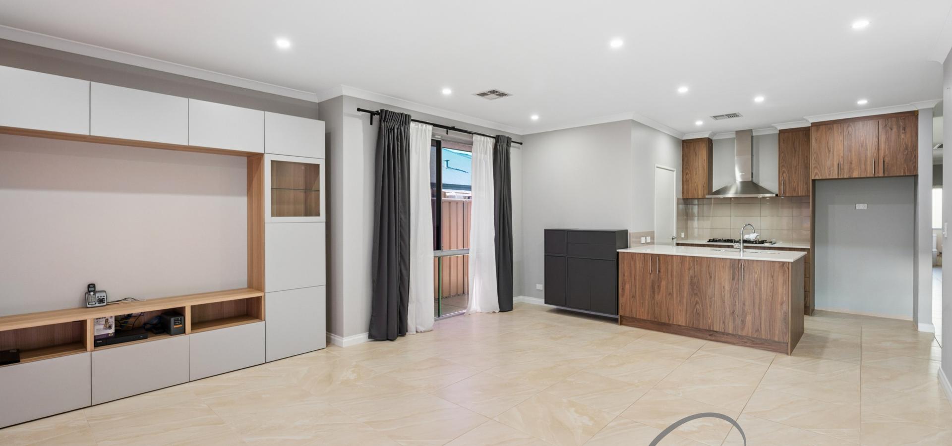 BUILT CIRCA 2019 EASY CARE WHSZ HOME