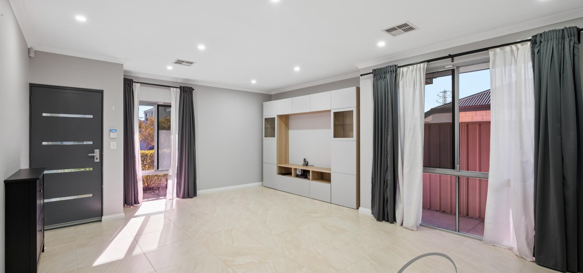NEW PRICE! BUILT CIRCA 2019 EASY CARE WHSZ HOME