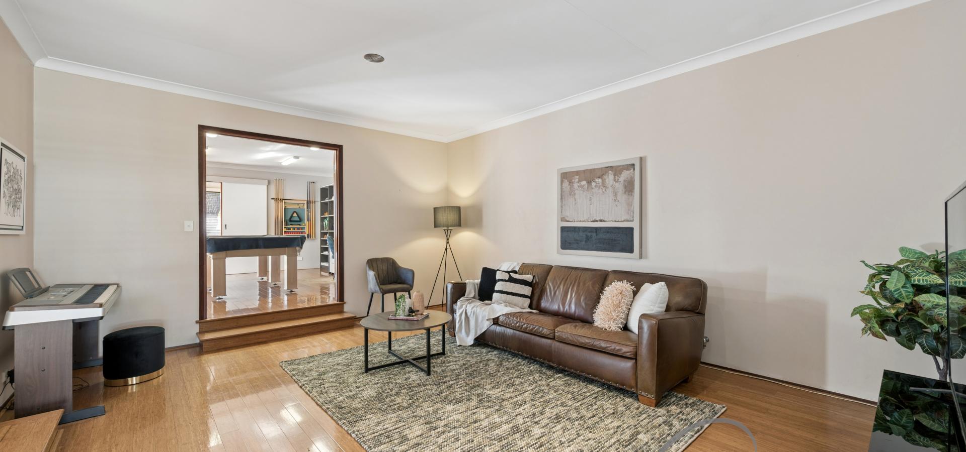 FABULOUS FAMILY HOME IN PRIME OBERTHUR PRIMARY ZONE LOCATION