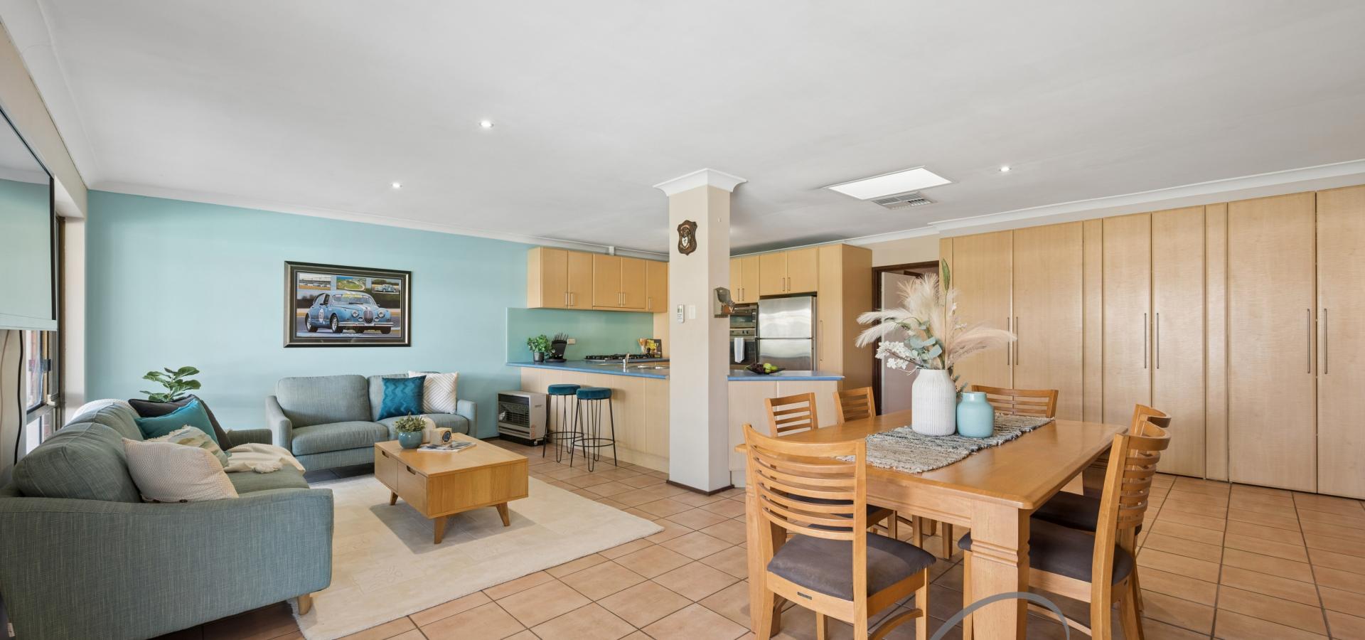 NEW PRICE! FABULOUS FAMILY HOME IN PRIME OBERTHUR PRIMARY ZONE LOCATION