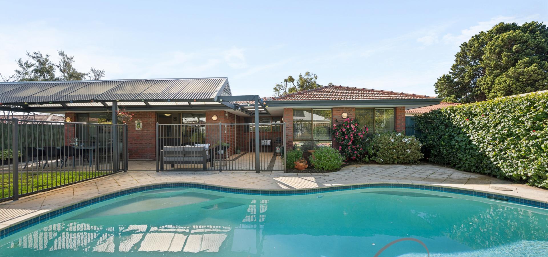 NEW PRICE! FABULOUS FAMILY HOME IN PRIME OBERTHUR PRIMARY ZONE LOCATION