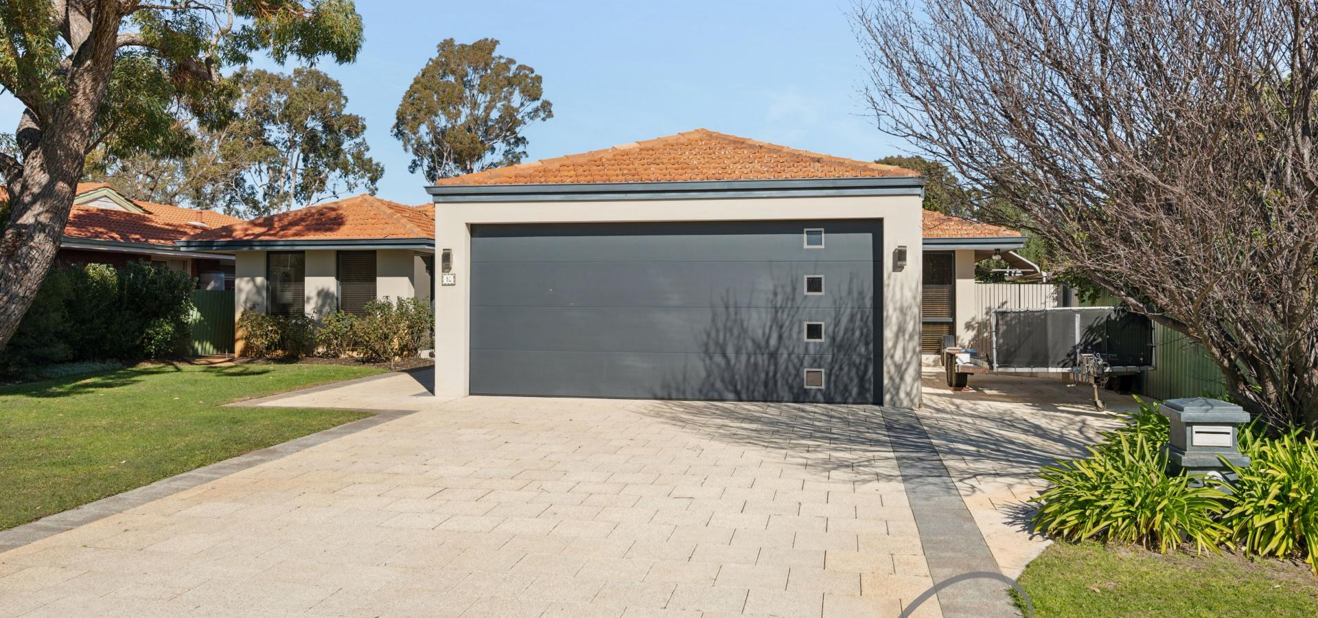 FABULOUS FAMILY HOME IN PRIME OBERTHUR PRIMARY ZONE LOCATION