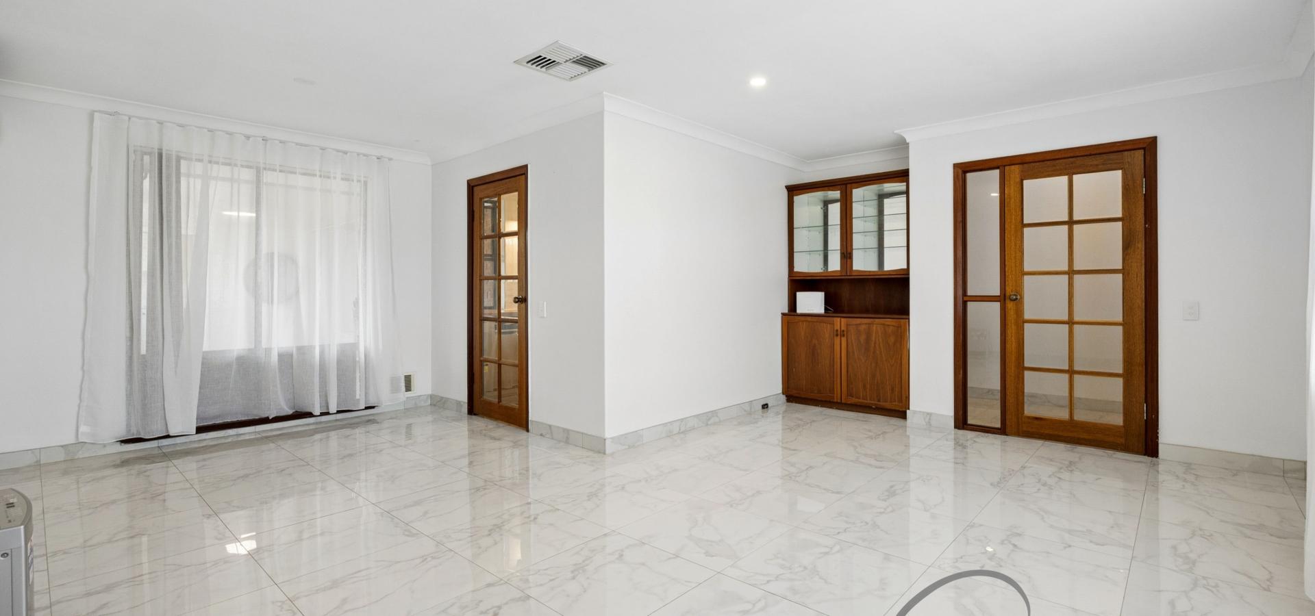 BEAUTIFULLY RENOVATED & CONVENIENTLY LOCATED!