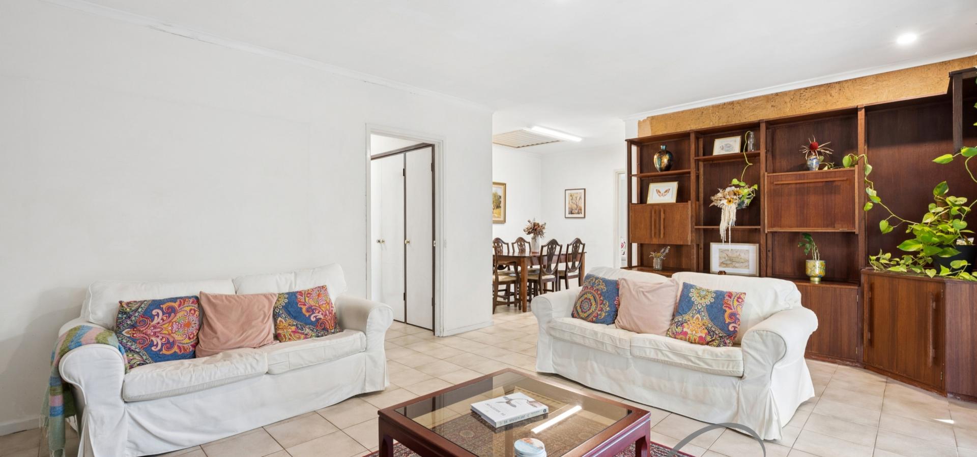 EXCEPTIONAL CONVENIENCE ON A LARGE 786 SQM BLOCK