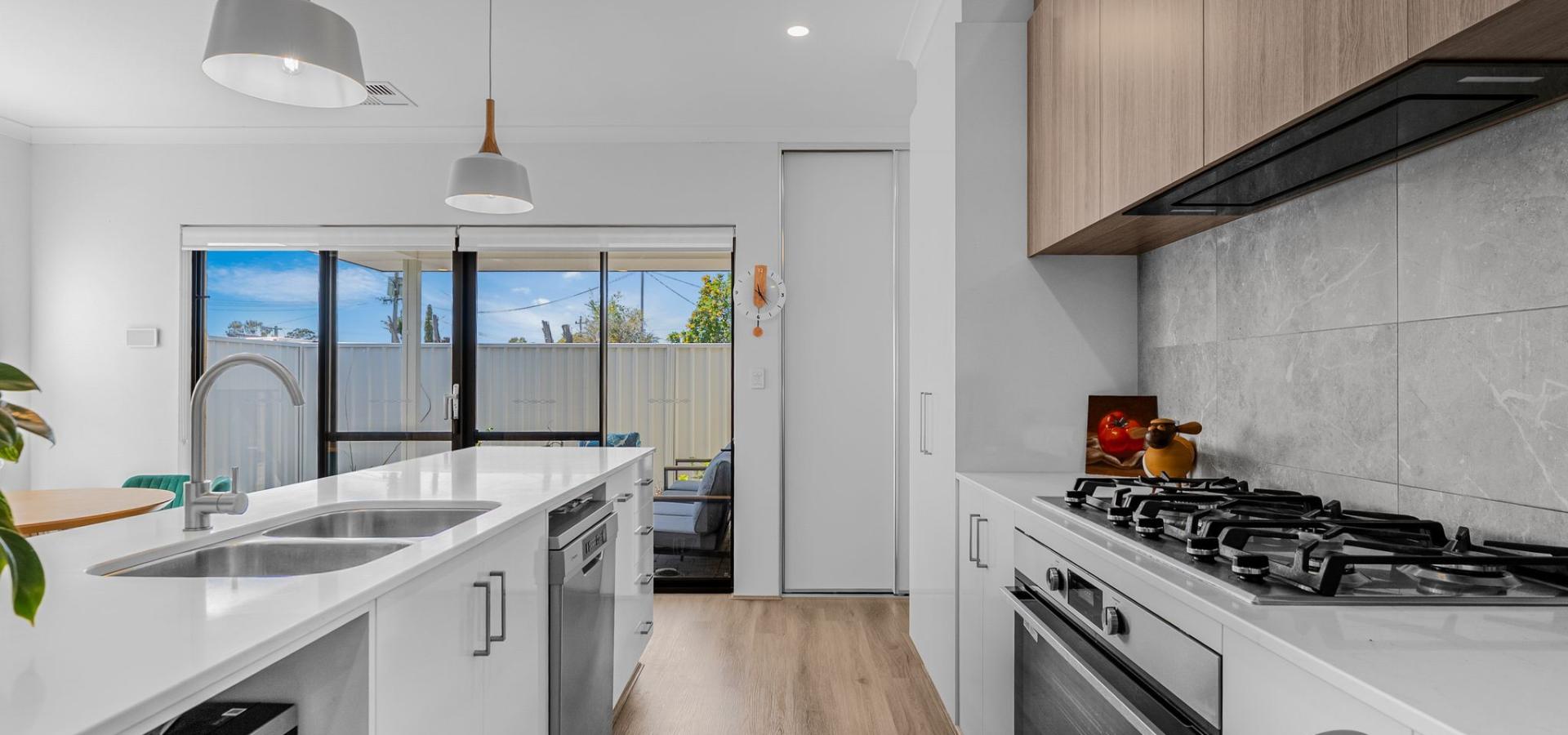 MODERN & EFFORTLESS LIVING IN THE HEART OF PARKWOOD