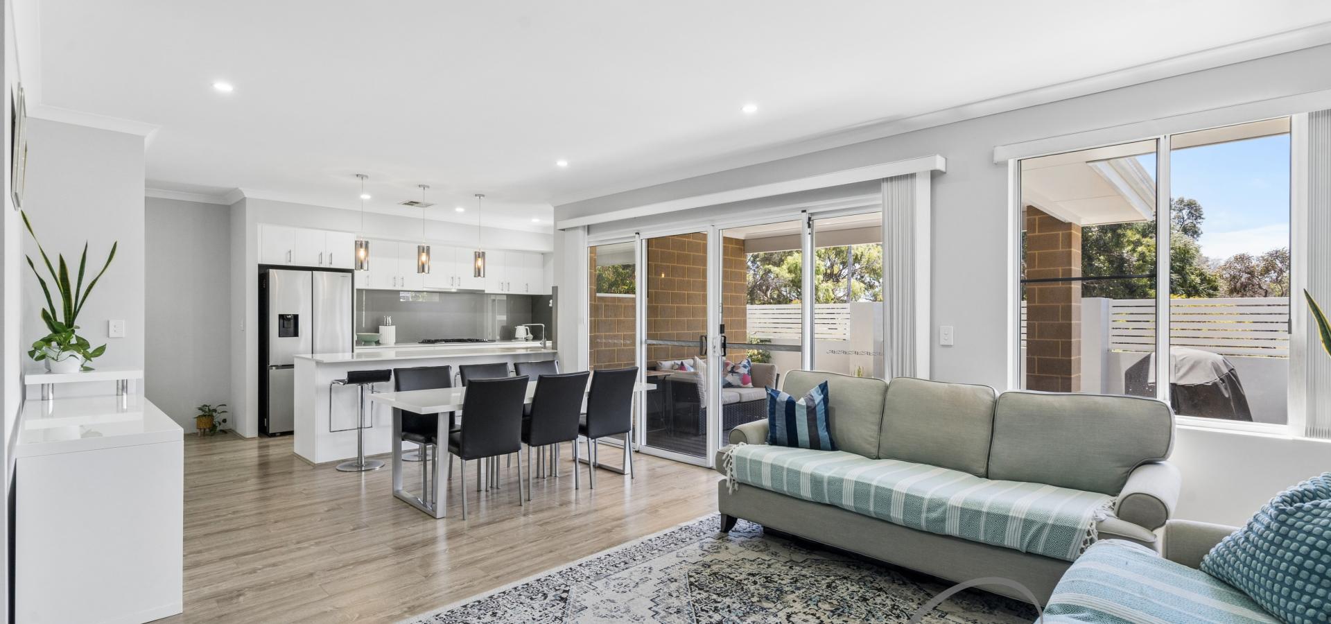 PERFECT RHSZ HOME FOR PRACTICAL LIVING & EVERYDAY COMFORT