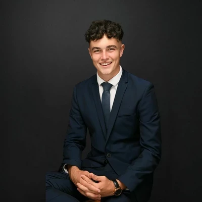 Angus Nicholson photo