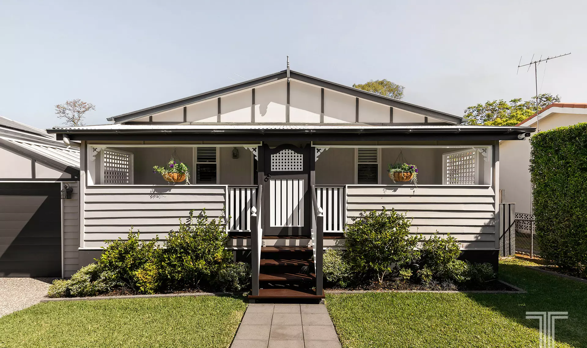 10 Captain St exterior