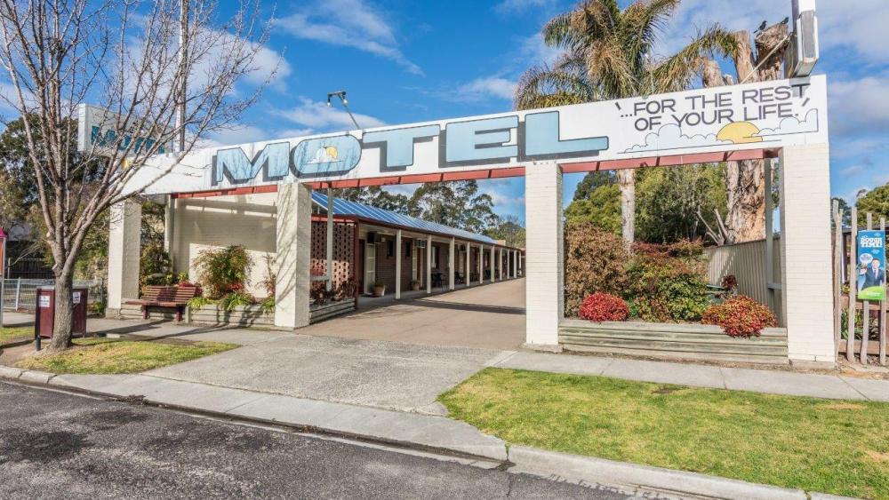 TWO MOTEL BUSINESSES FOR THE PRICE OF ONE 1782ML