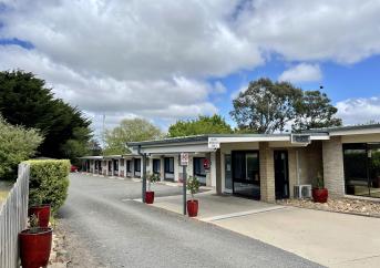AN ABSOLUTE RIPPER LEASEHOLD MOTEL - 2682ML