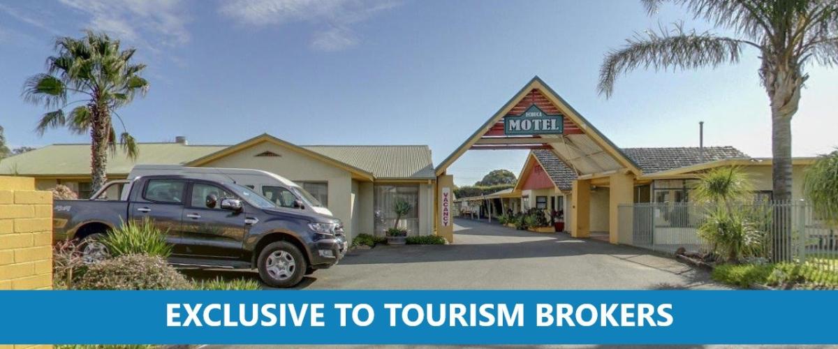 1749MI - Great Corner Location in the Best Tourist Town