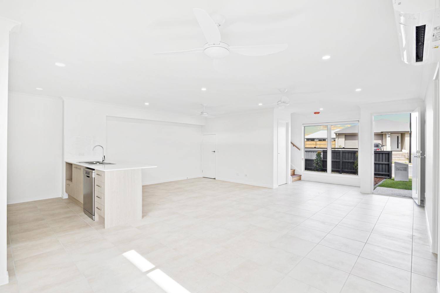 2, 20 Flourish Way, Palmview - Thumbnail 2