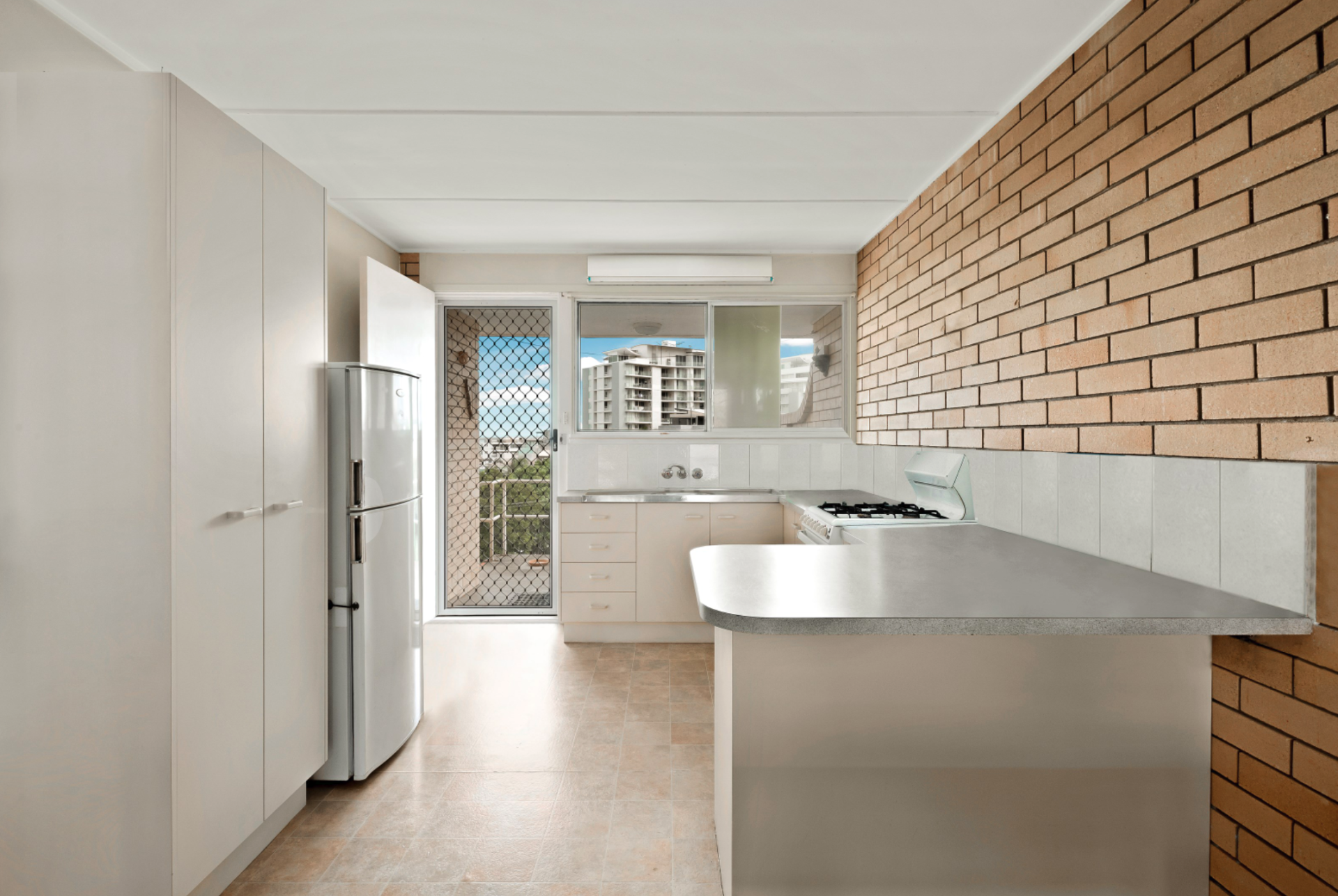 12 Dingle Avenue, Caloundra - Thumbnail 3