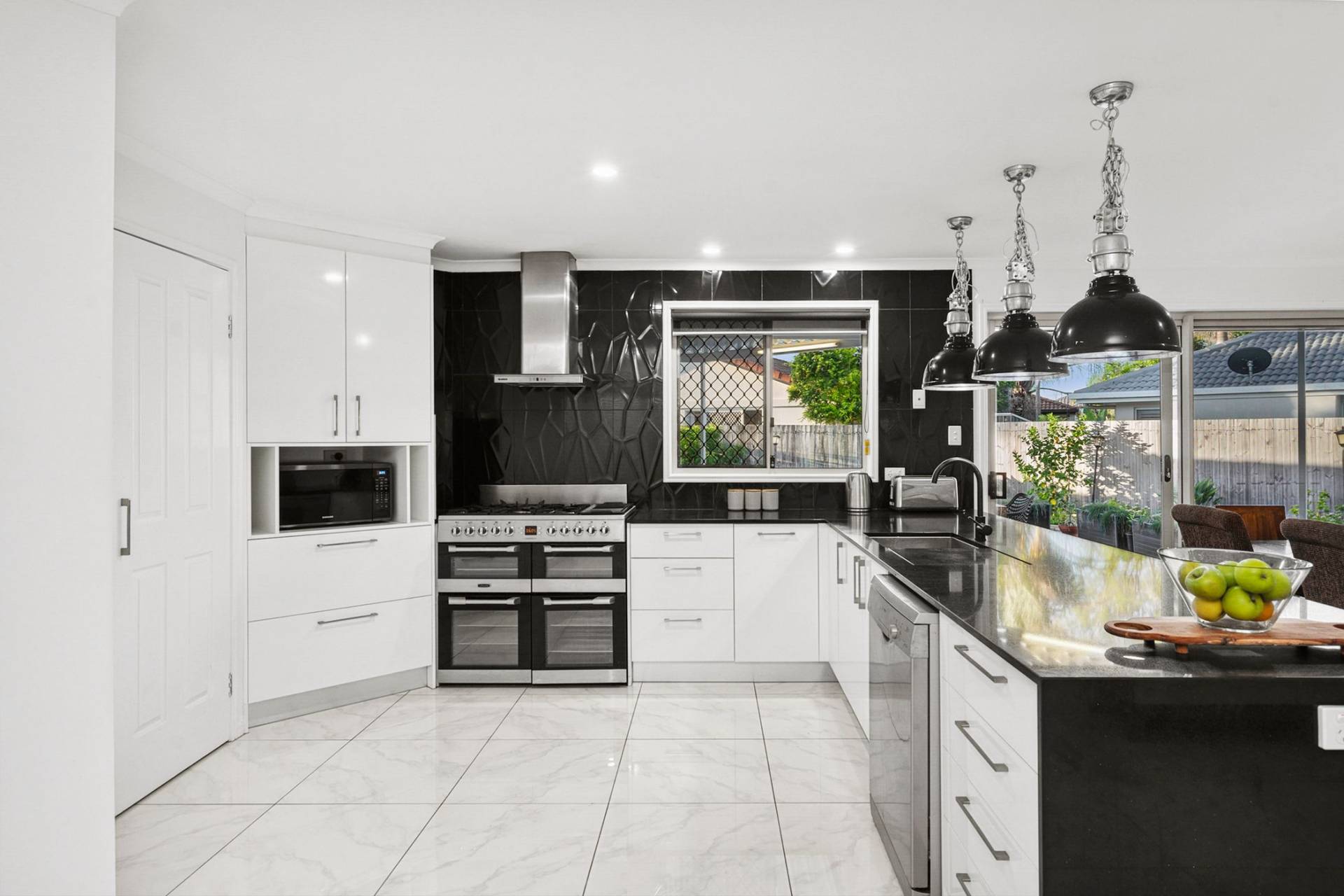 2 Archer Court, Pelican Waters - Thumbnail 4