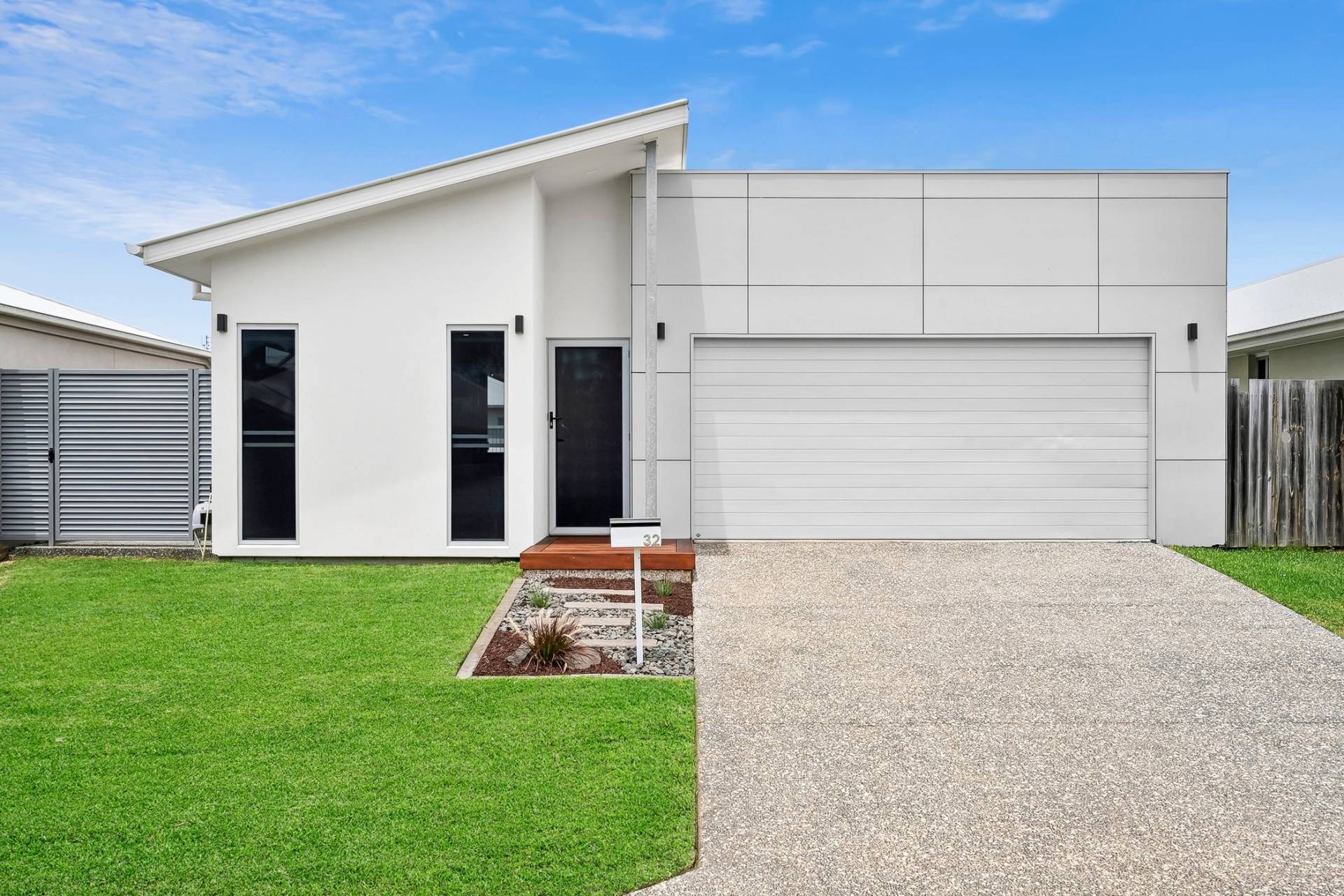 32 Carlisle Circuit, Mountain Creek - Image 1