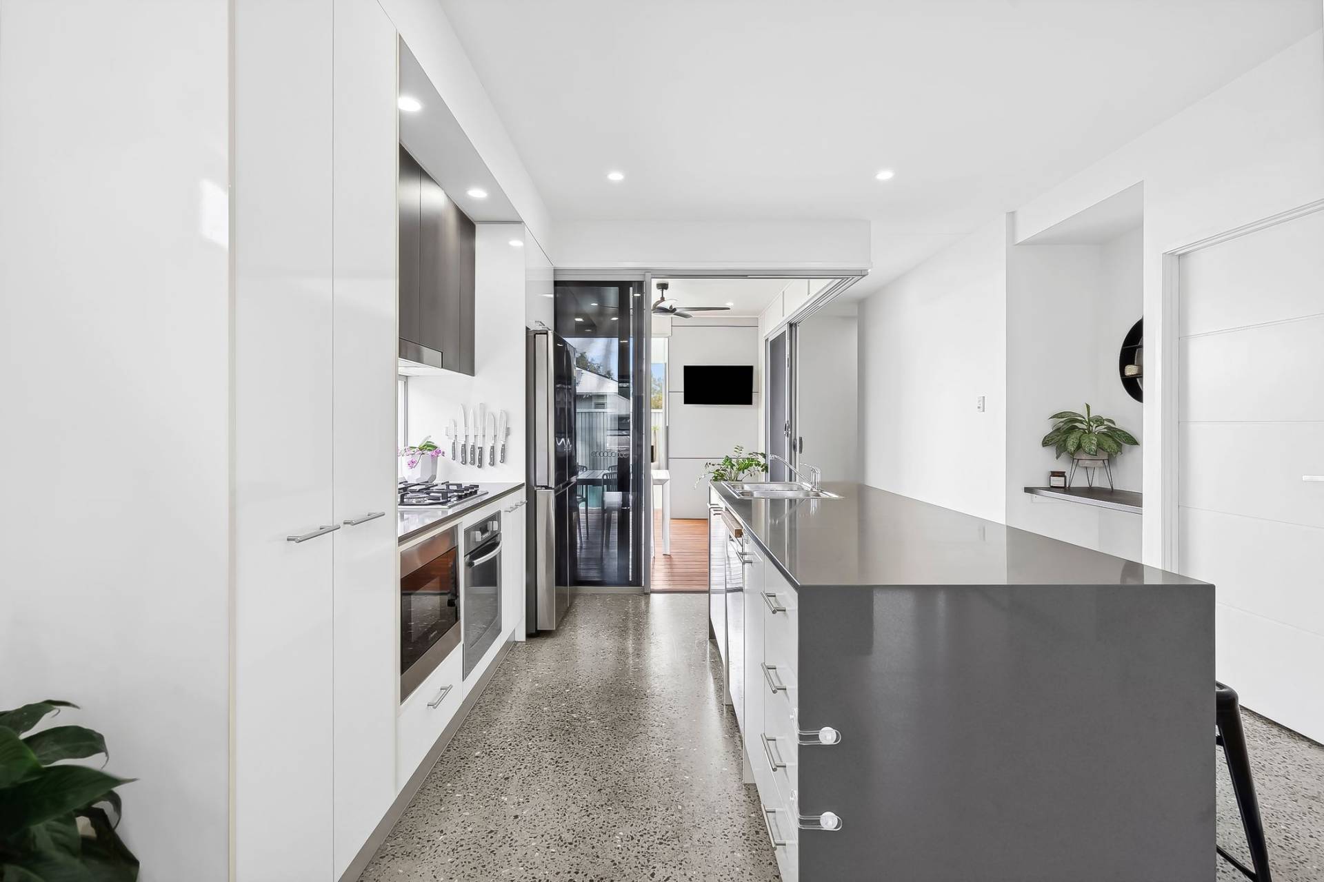 32 Carlisle Circuit, Mountain Creek - Thumbnail 2