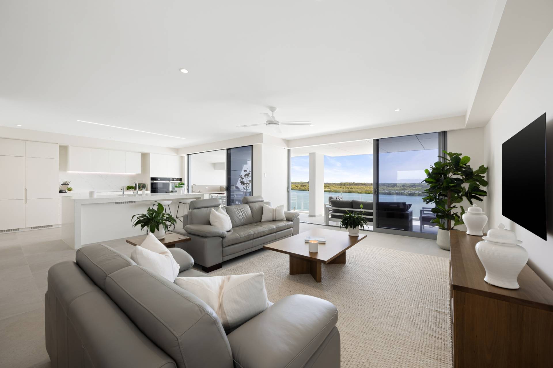 402/110 Duporth Avenue, Maroochydore - Thumbnail 2