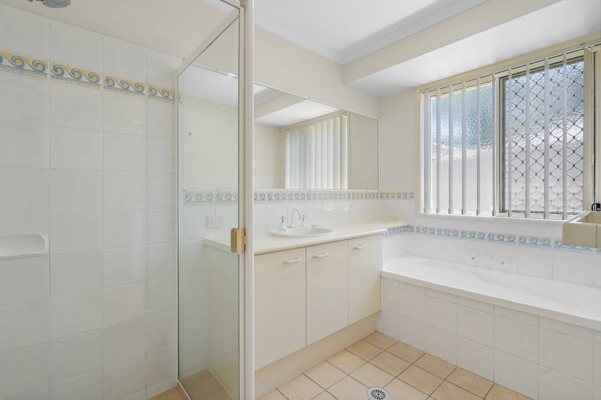 2/13 Meandersea Court, Mountain Creek - Thumbnail 7