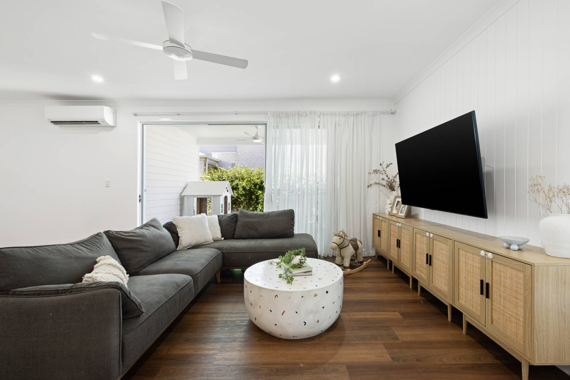 11 College Court, Little Mountain - Thumbnail 4