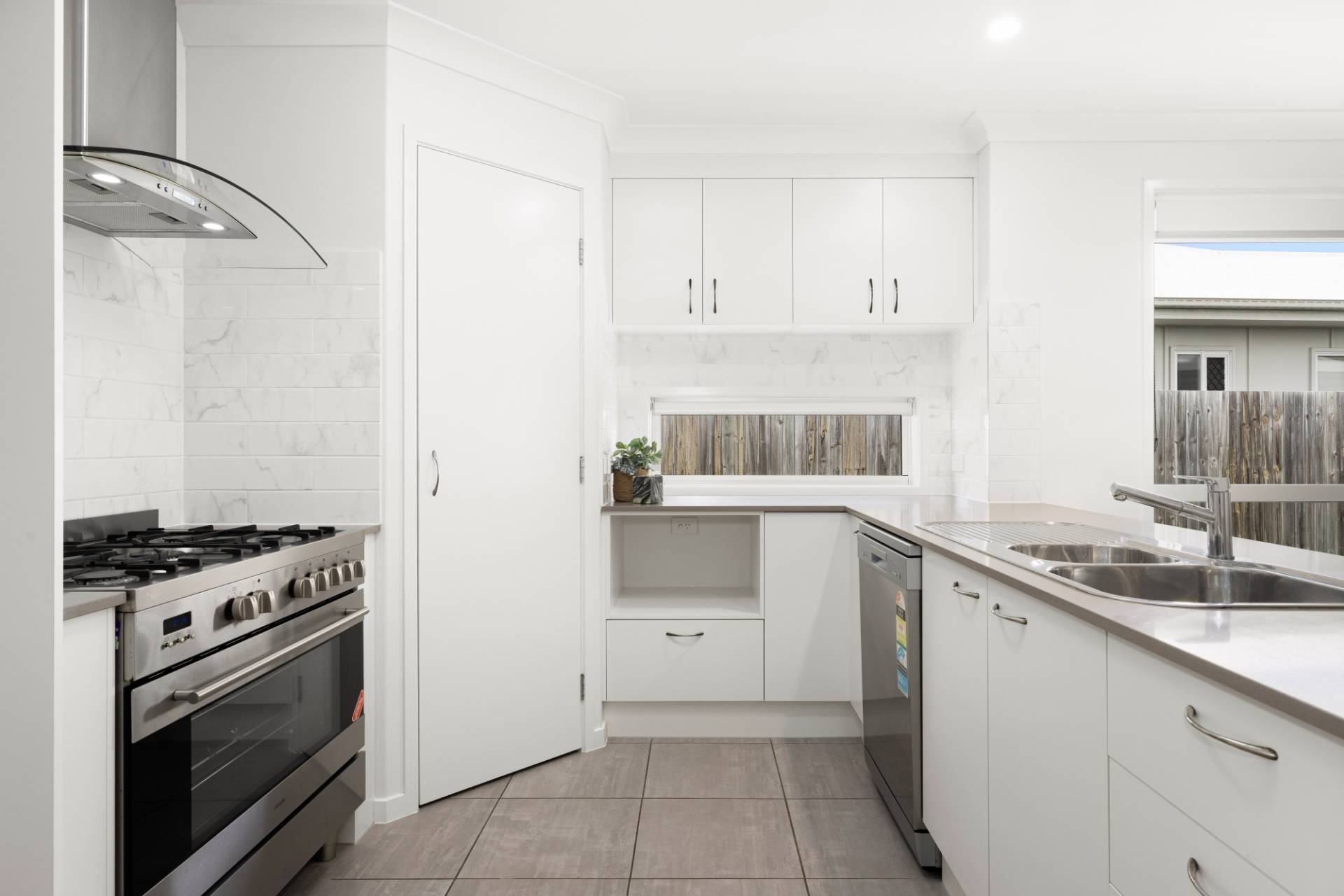 49 Berry Terrace, Baringa - Thumbnail 3