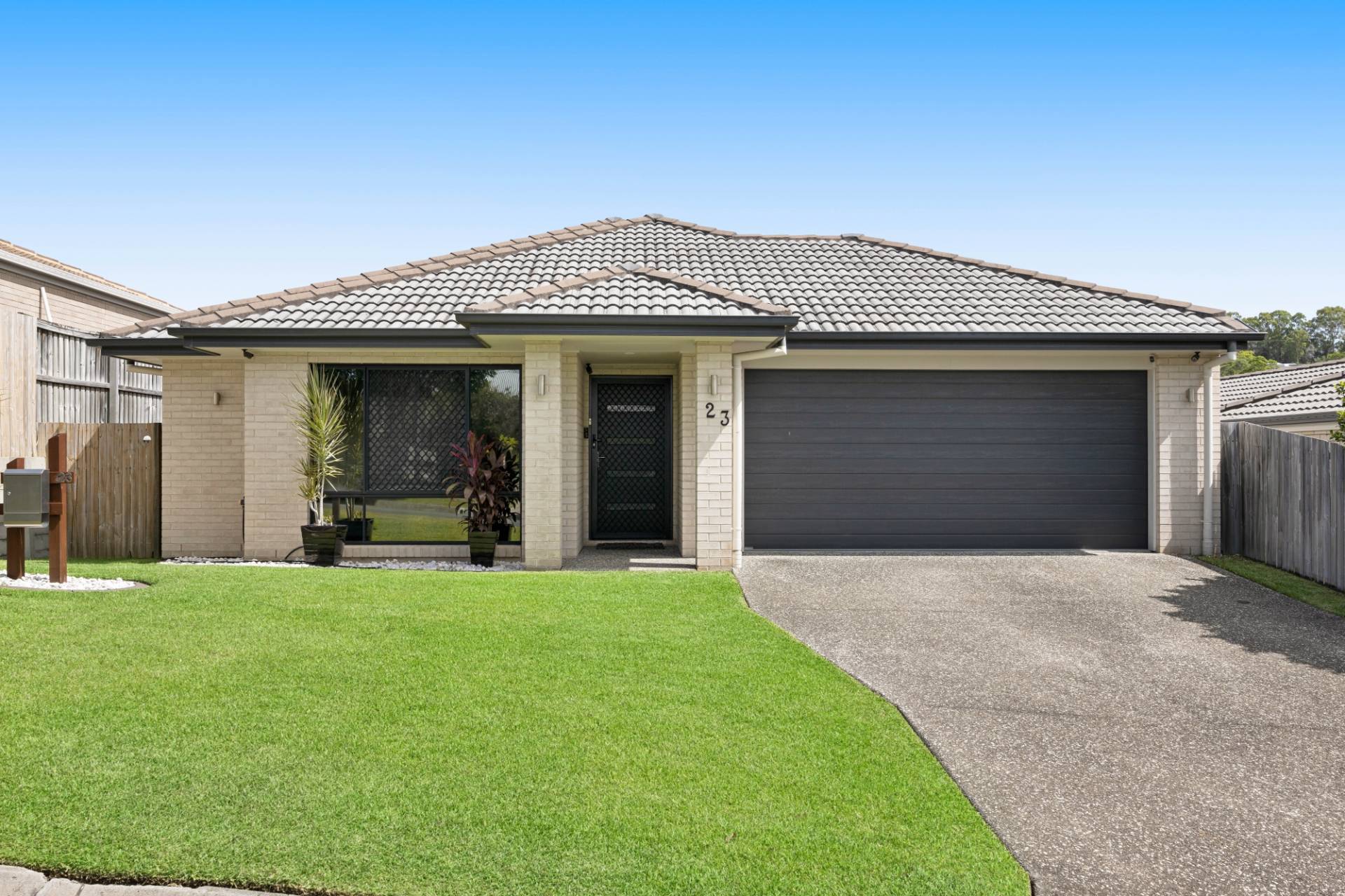 23 Sunrise Terrace, Little Mountain - Thumbnail 2