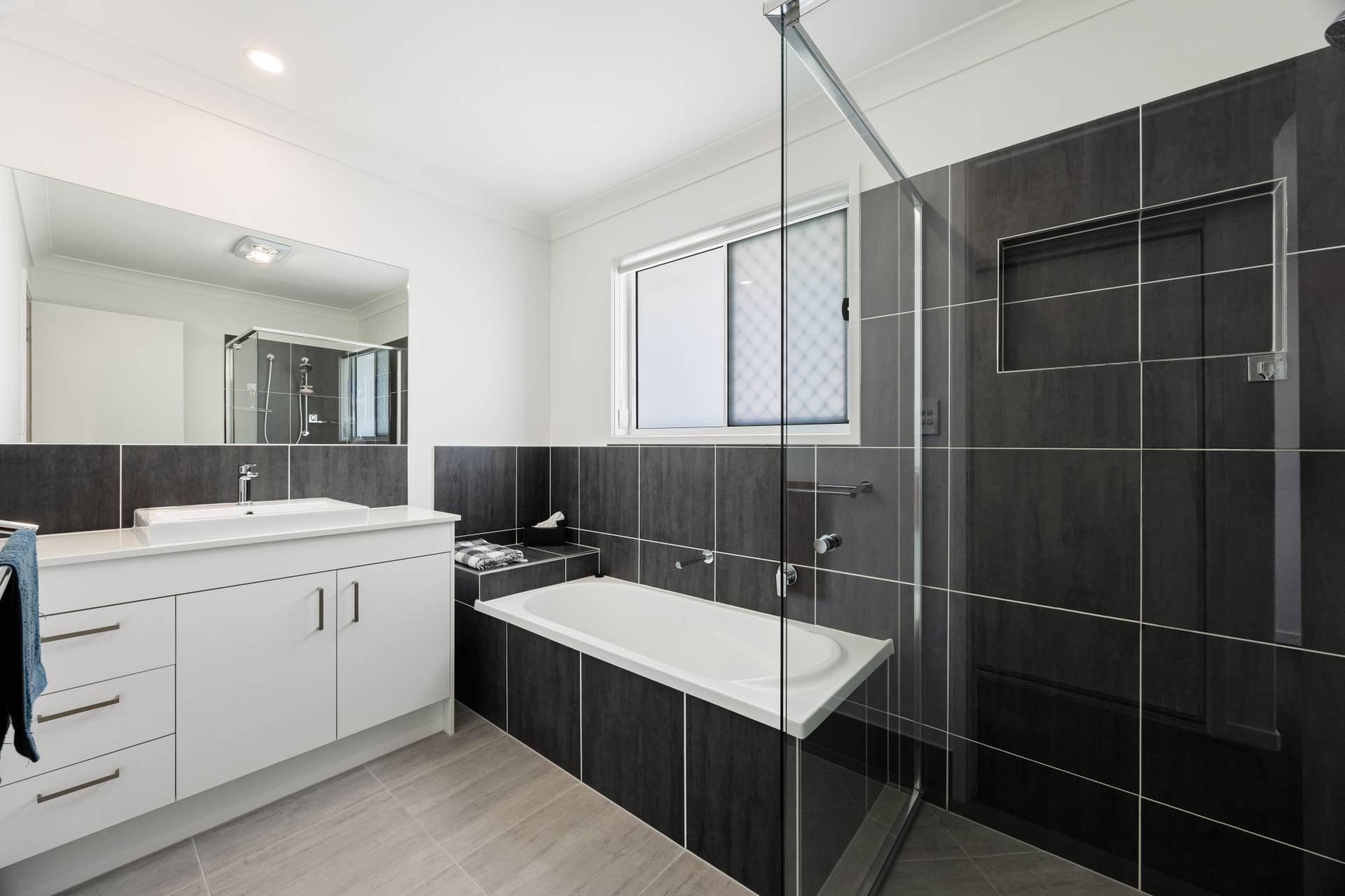 76 Lindeman Crescent, Banya - Thumbnail 8