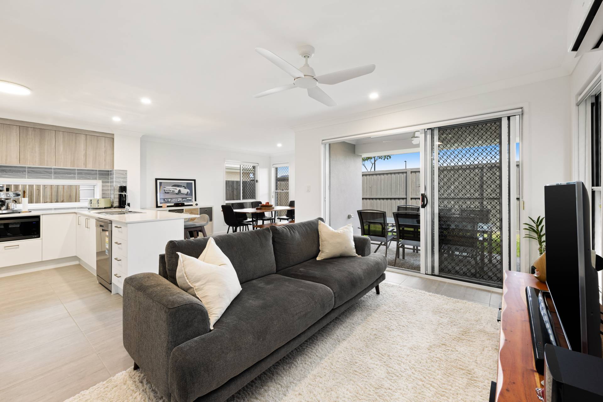 76 Lindeman Crescent, Banya - Thumbnail 4