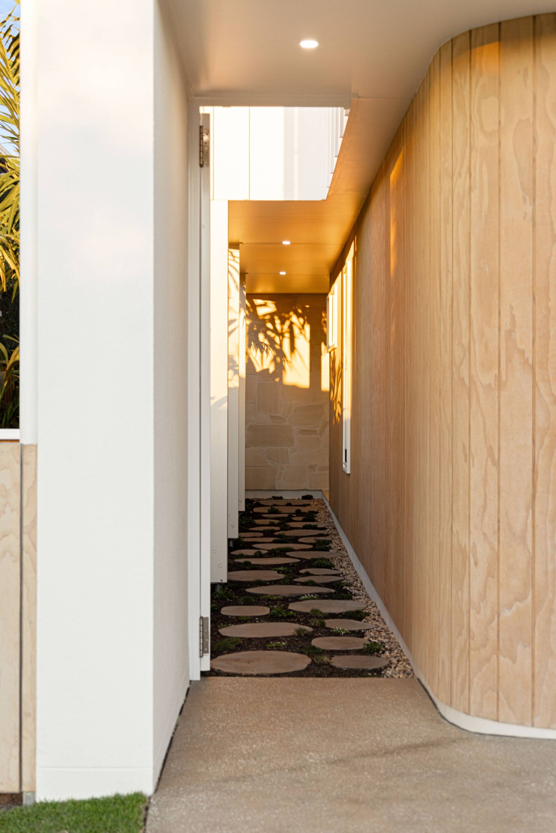 11 Kennedy Parade, Golden Beach - Thumbnail 2