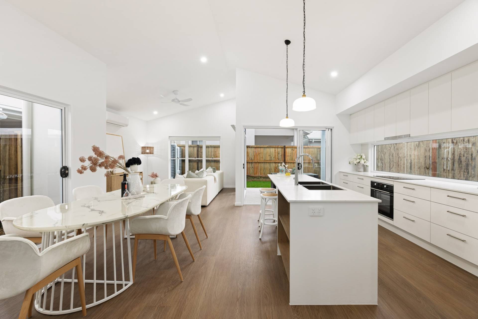 50 Napier Crescent, Banya - Thumbnail 3
