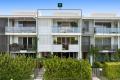 Surf, Sunshine, Sand: Luxury Beachside Living!