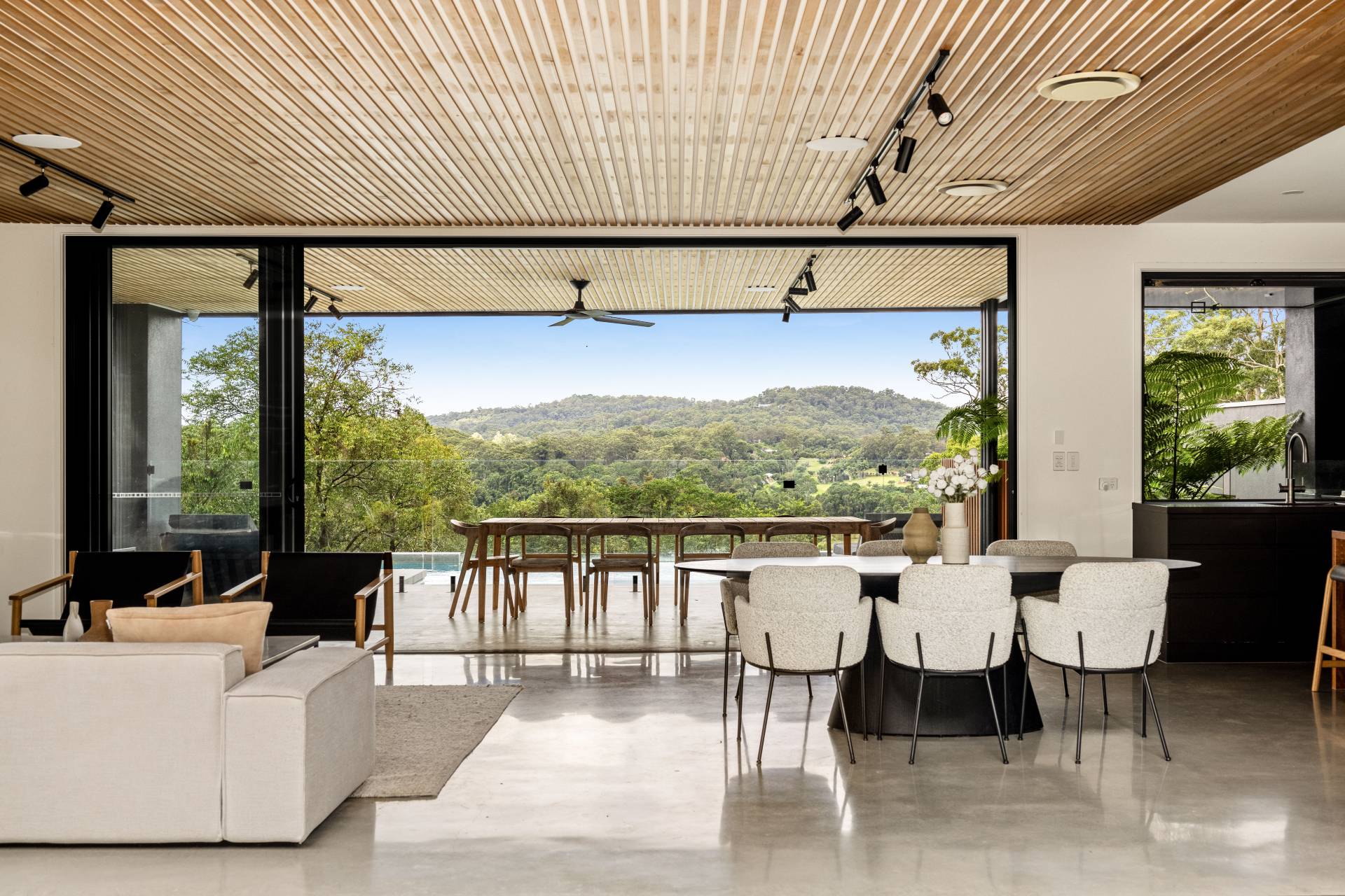 20 Karinya Court, Rosemount - Thumbnail 2