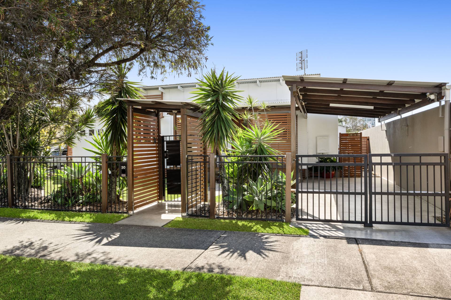 20 Hinkler Parade, Cotton Tree - Image 1