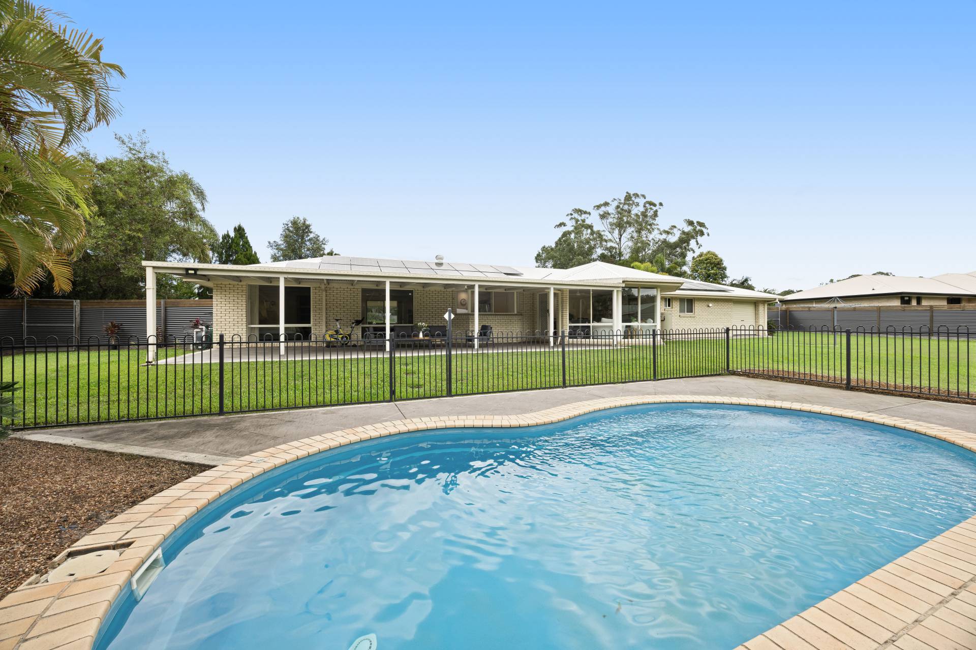 18 Wattlebird Place, Landsborough - Thumbnail 2