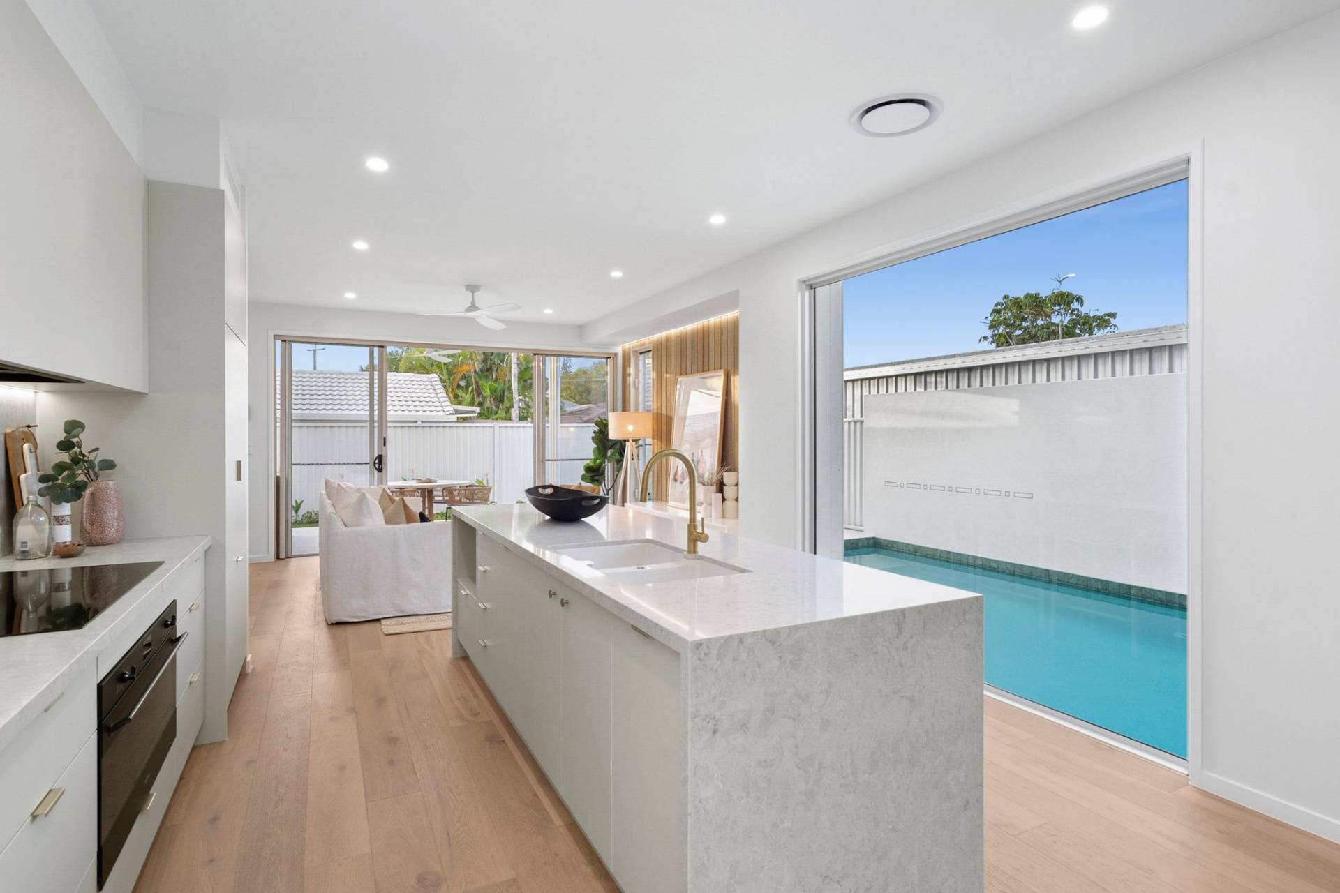 2/26 Point Cartwright Drive, Buddina - Thumbnail 2