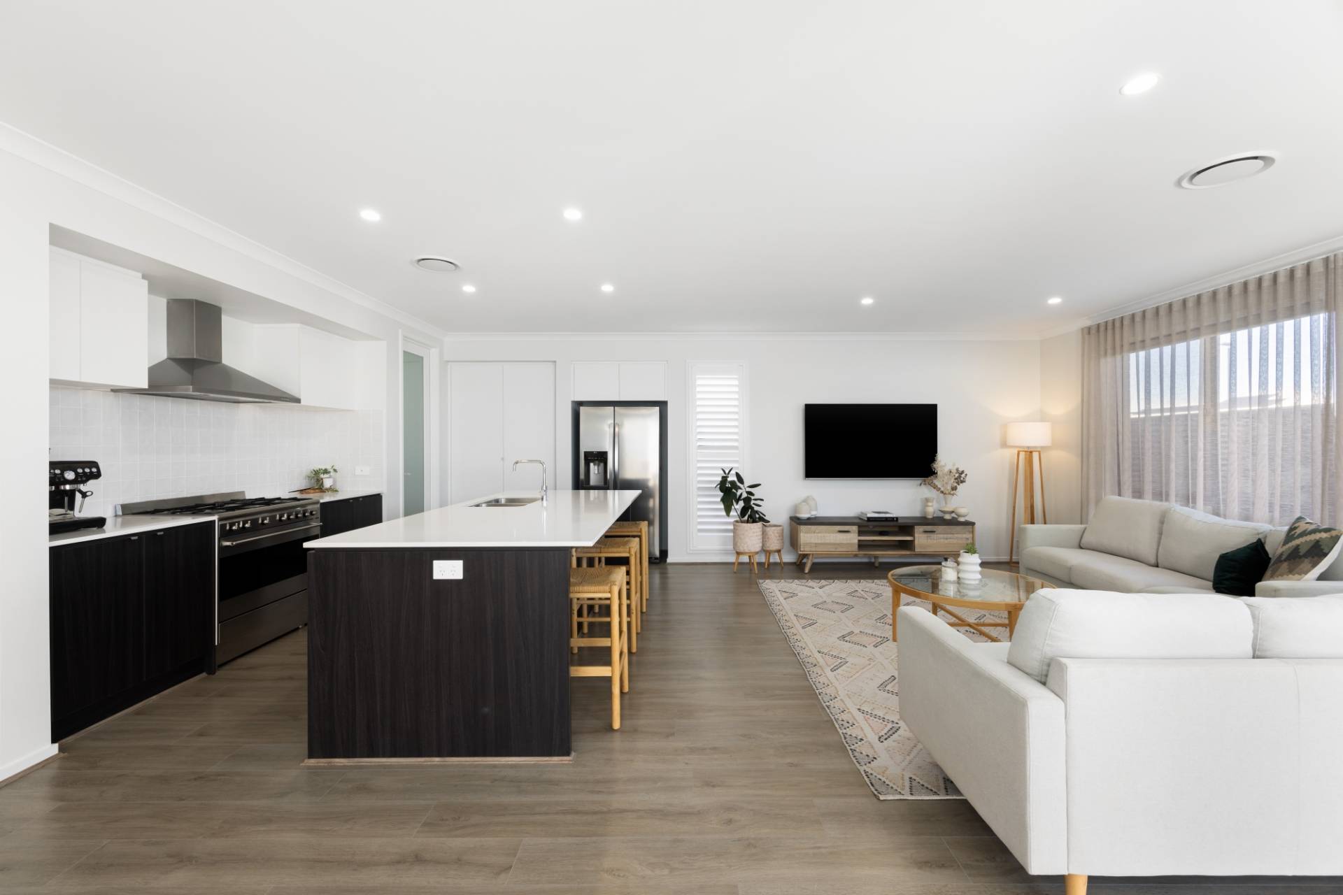 74 Lindeman Crescent, Banya - Thumbnail 4