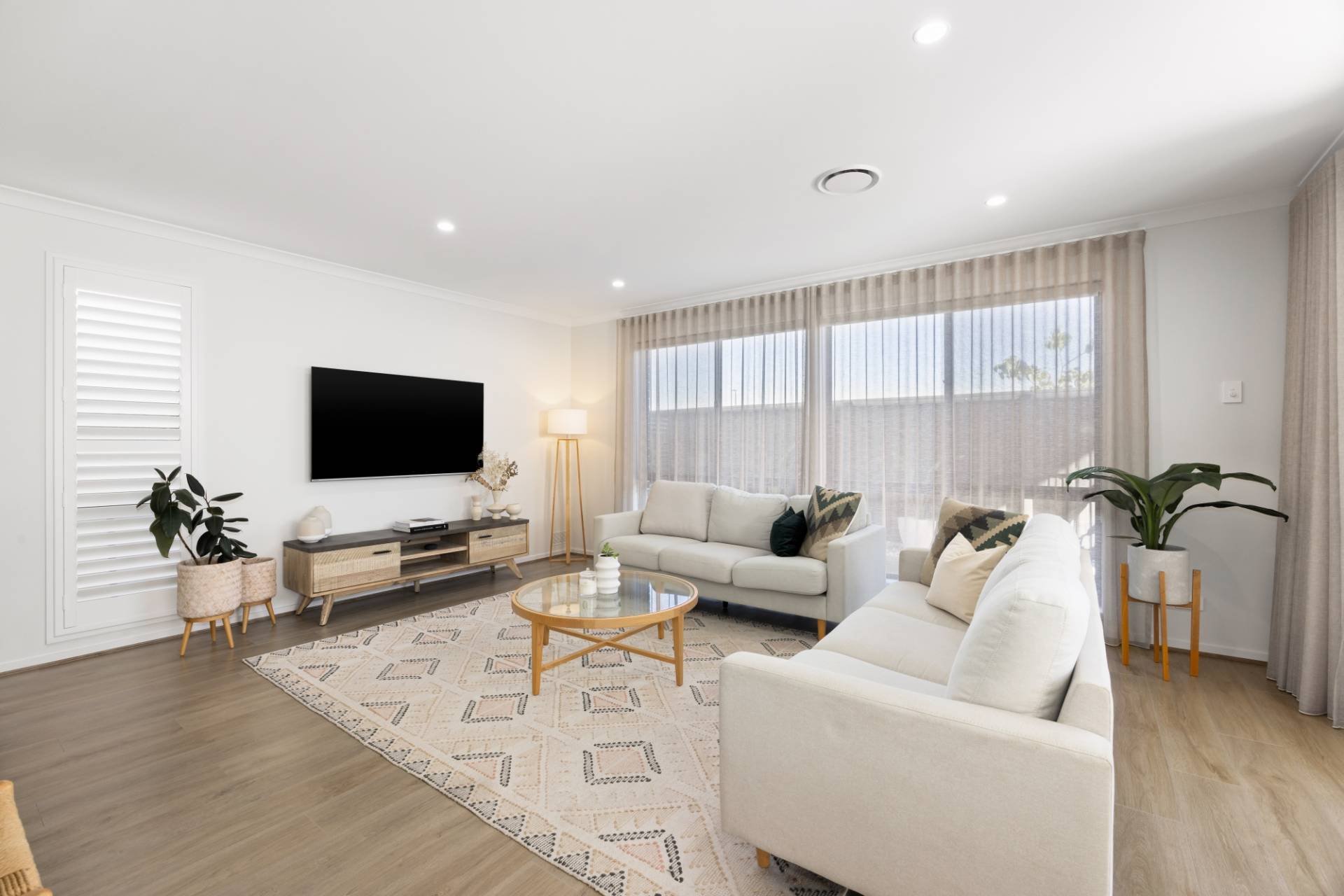 74 Lindeman Crescent, Banya - Thumbnail 5