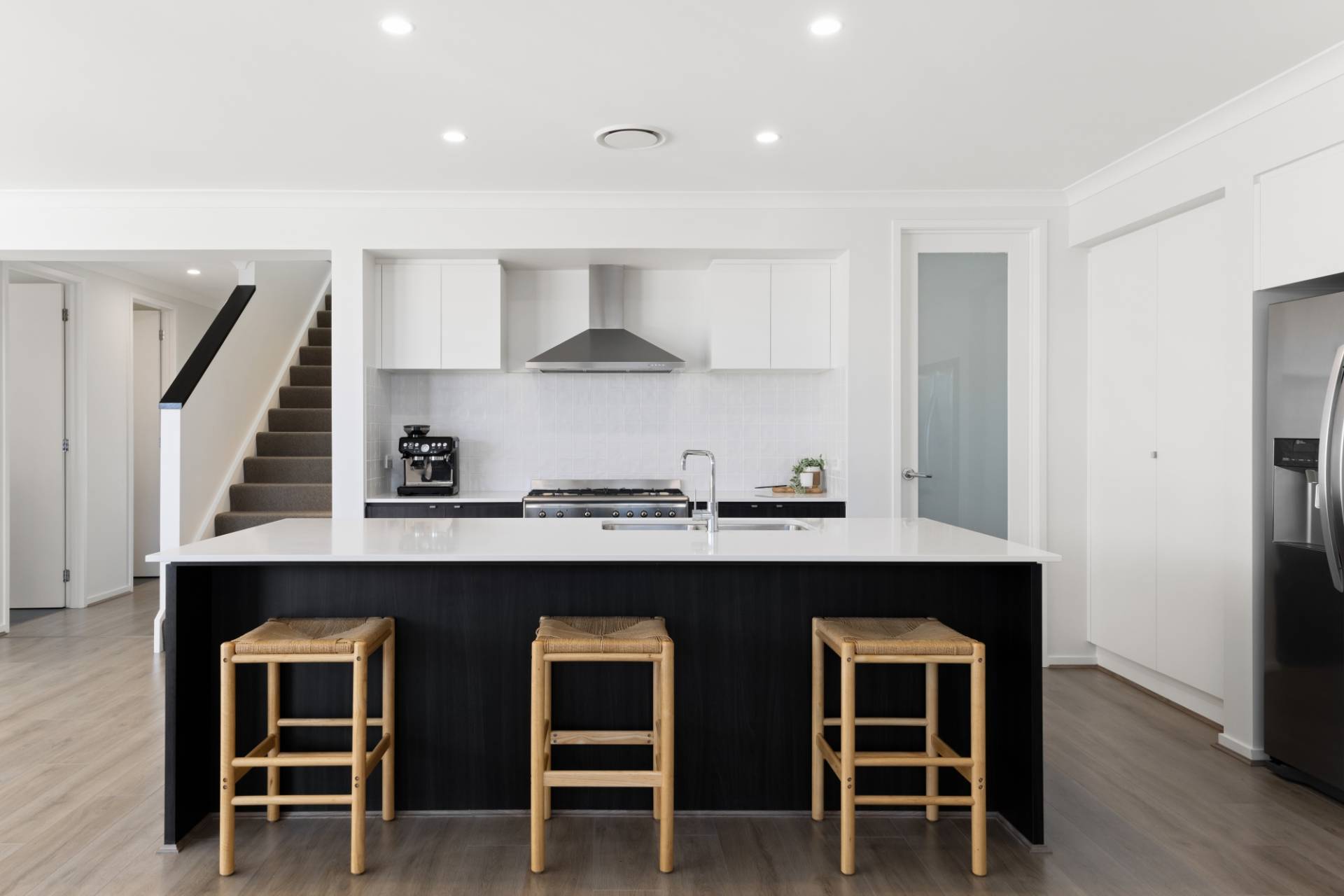 74 Lindeman Crescent, Banya - Thumbnail 2