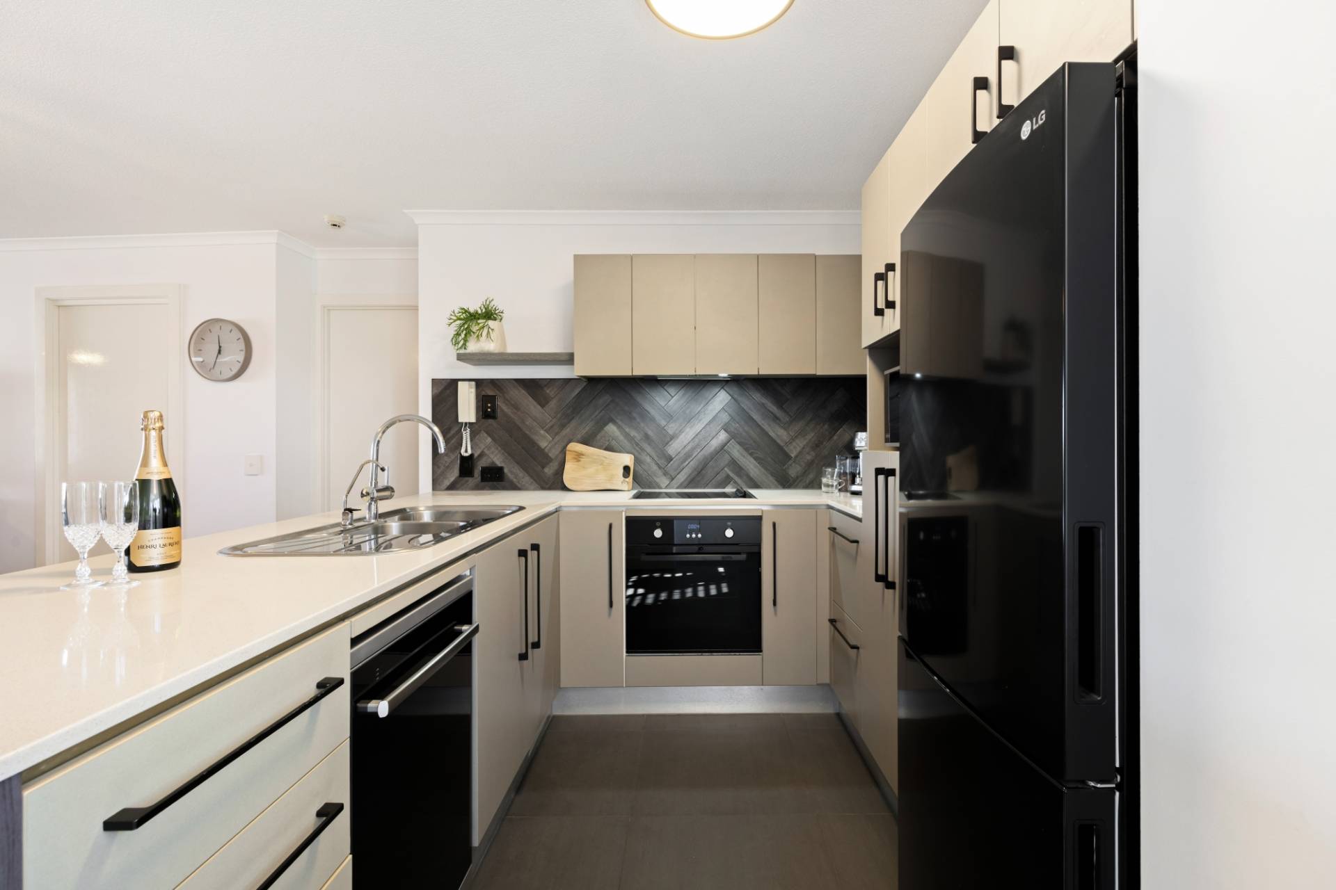 1401/1A Mungar Street, Maroochydore - Thumbnail 5